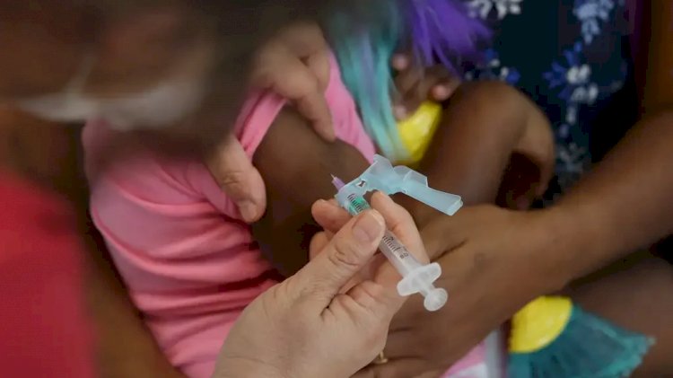 Mães pretas têm quase o dobro de dificuldade em relação às brancas para vacinar crianças de até 2 anos